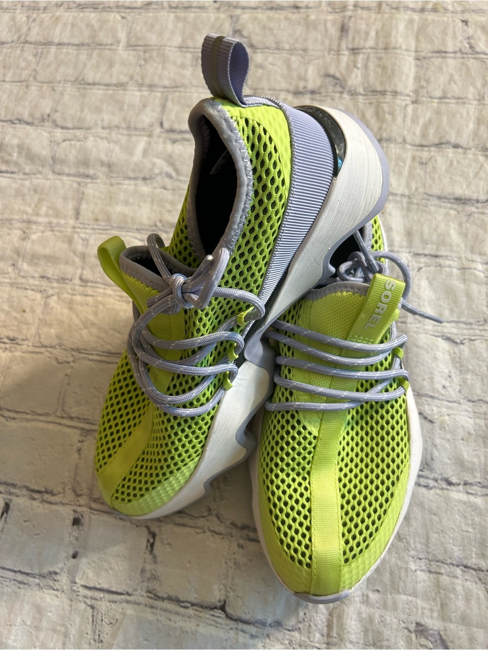 SOREL KINETIC IMPACT 11 LACE-UP NEON AND GREY/WHITE SNEAKERS WOMEN’S SIZE 7.5 - Picture 9 of 11